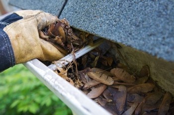 Berkley gutter cleaning for your home in WA near 48072