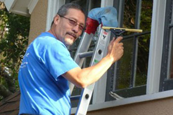 Hire our Oakland window cleaner team in WA near 94601